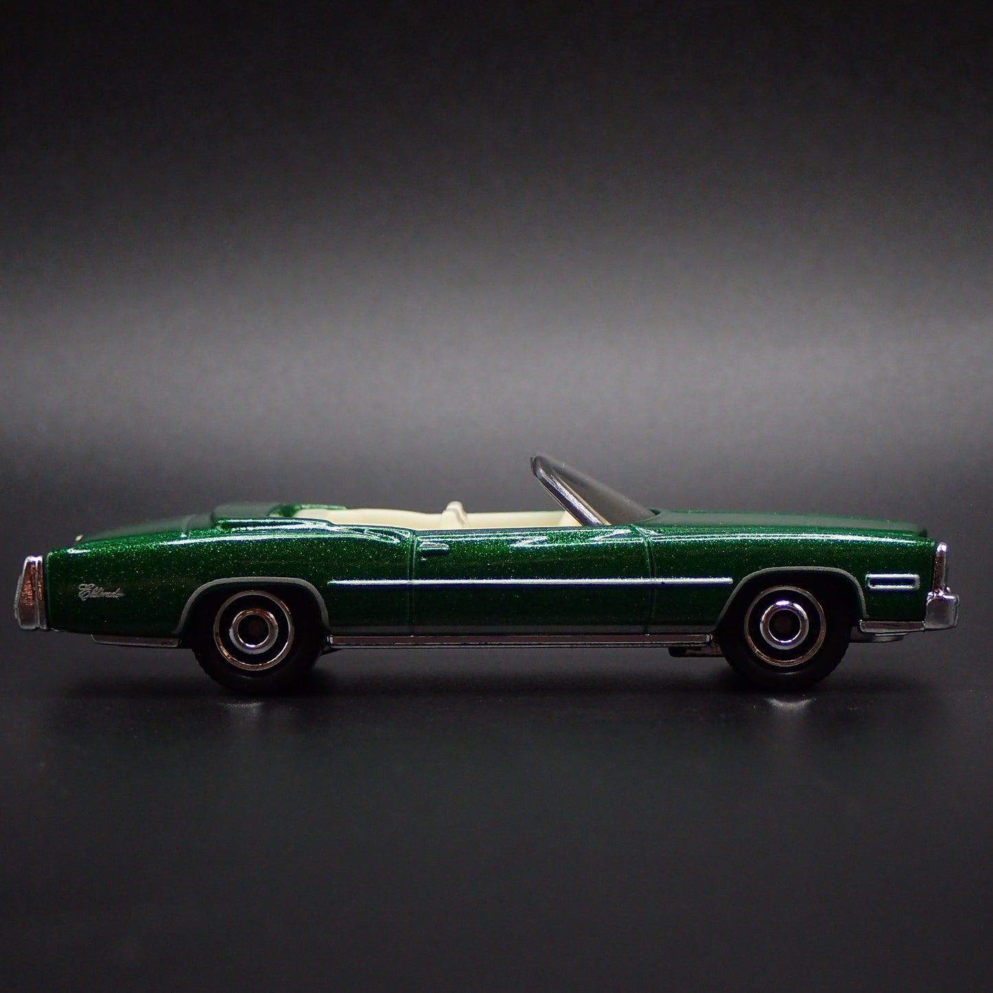 1975 75 CADDY CADILLAC ELDORADO CONVERTIBLE 1:64 SCALE DIORAMA DIECAST MODEL CAR