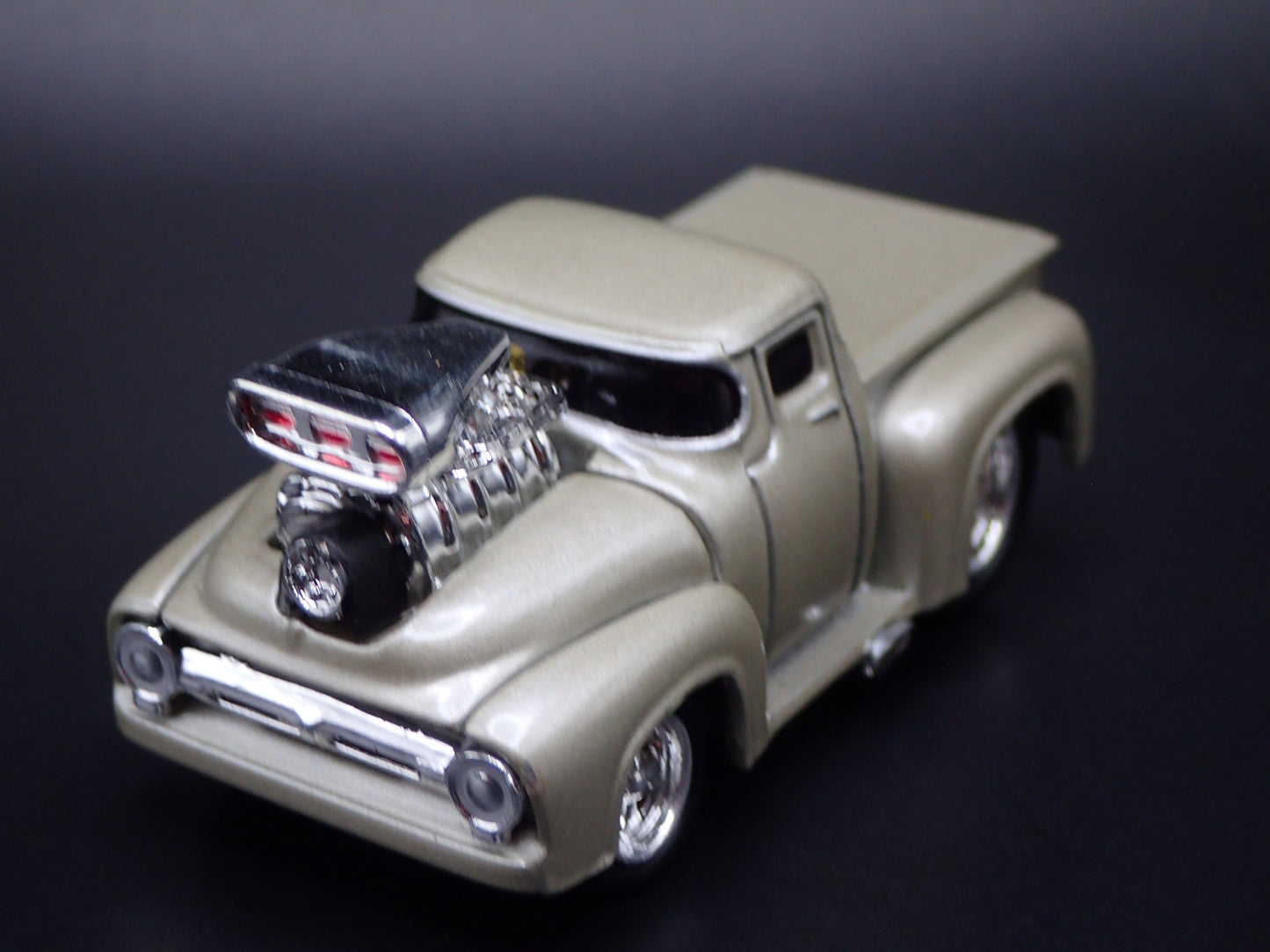 1956 56 FORD F100 PICKUP TRUCK 1:64 SCALE COLLECTIBLE DIORAMA DIECAST MODEL CAR