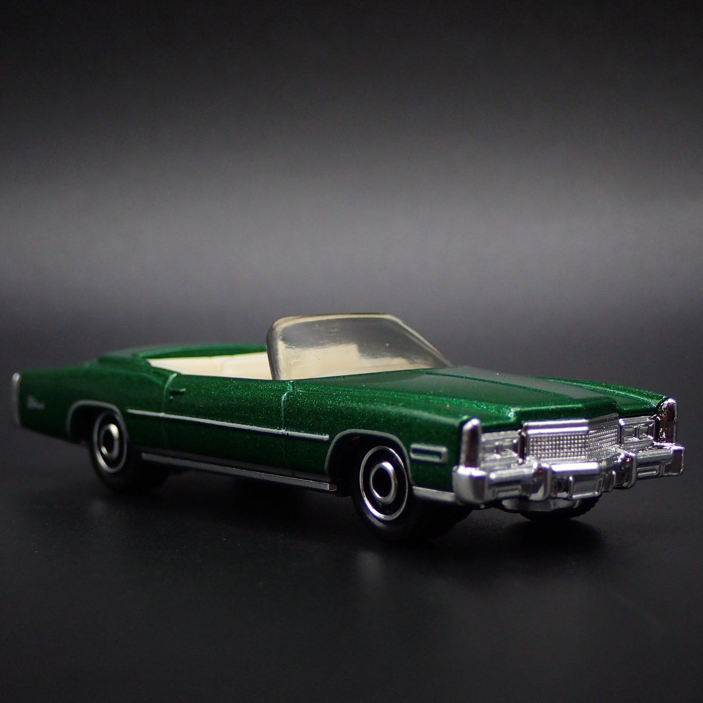 1975 75 CADDY CADILLAC ELDORADO CONVERTIBLE 1:64 SCALE DIORAMA DIECAST MODEL CAR