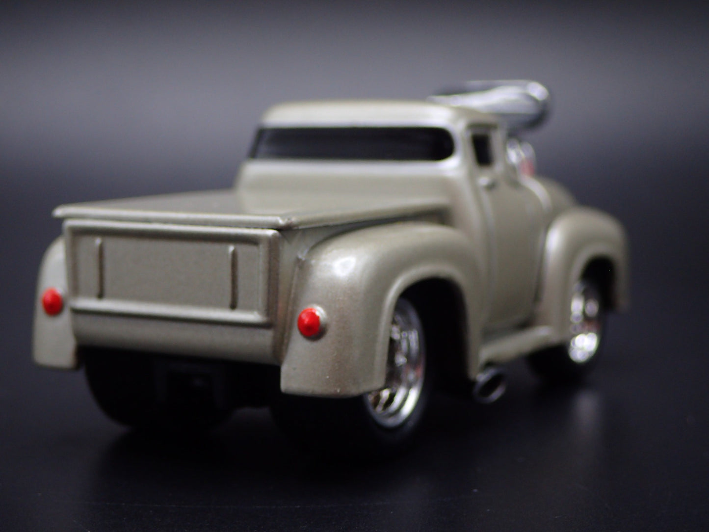 1956 56 FORD F100 PICKUP TRUCK 1:64 SCALE COLLECTIBLE DIORAMA DIECAST MODEL CAR