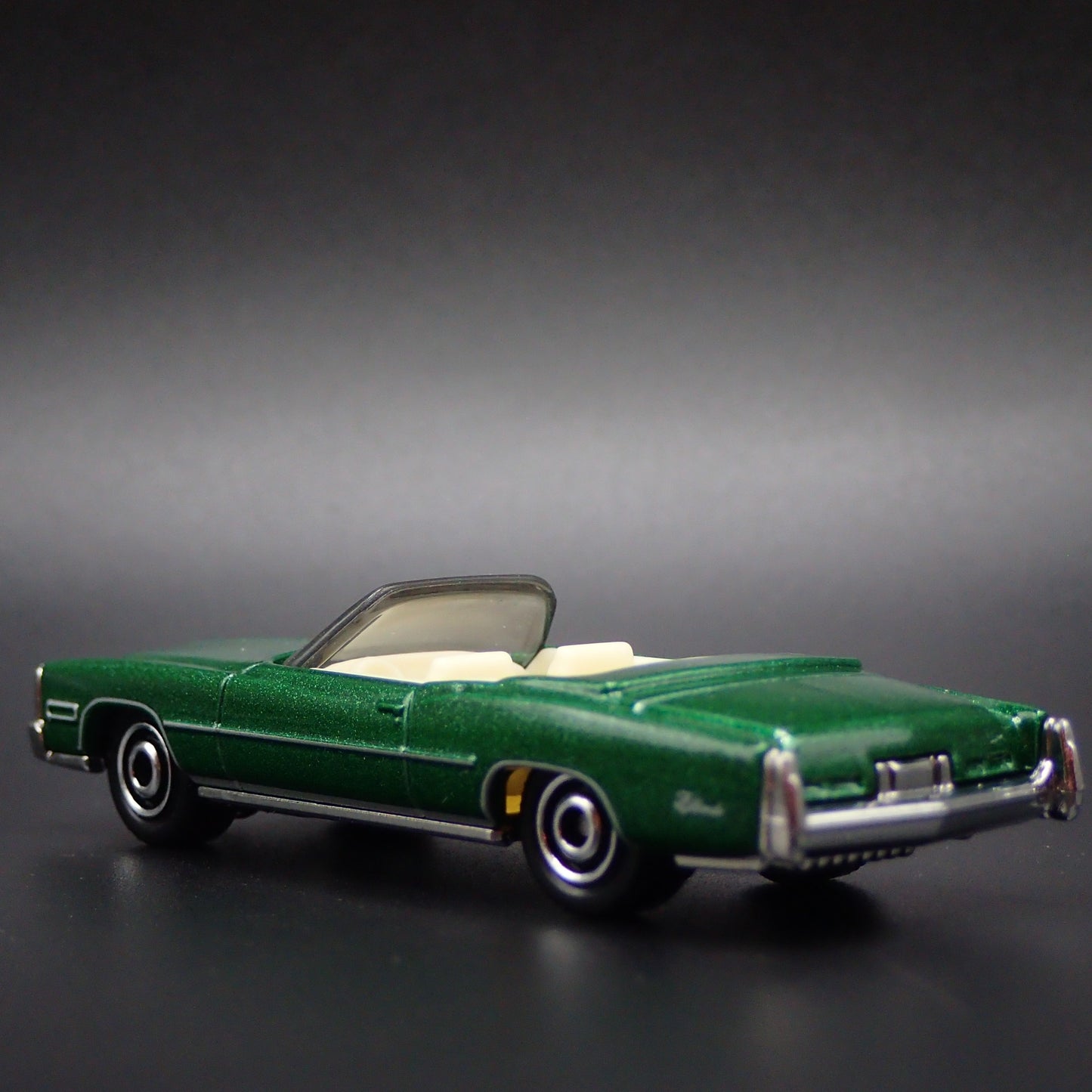 1975 75 CADDY CADILLAC ELDORADO CONVERTIBLE 1:64 SCALE DIORAMA DIECAST MODEL CAR