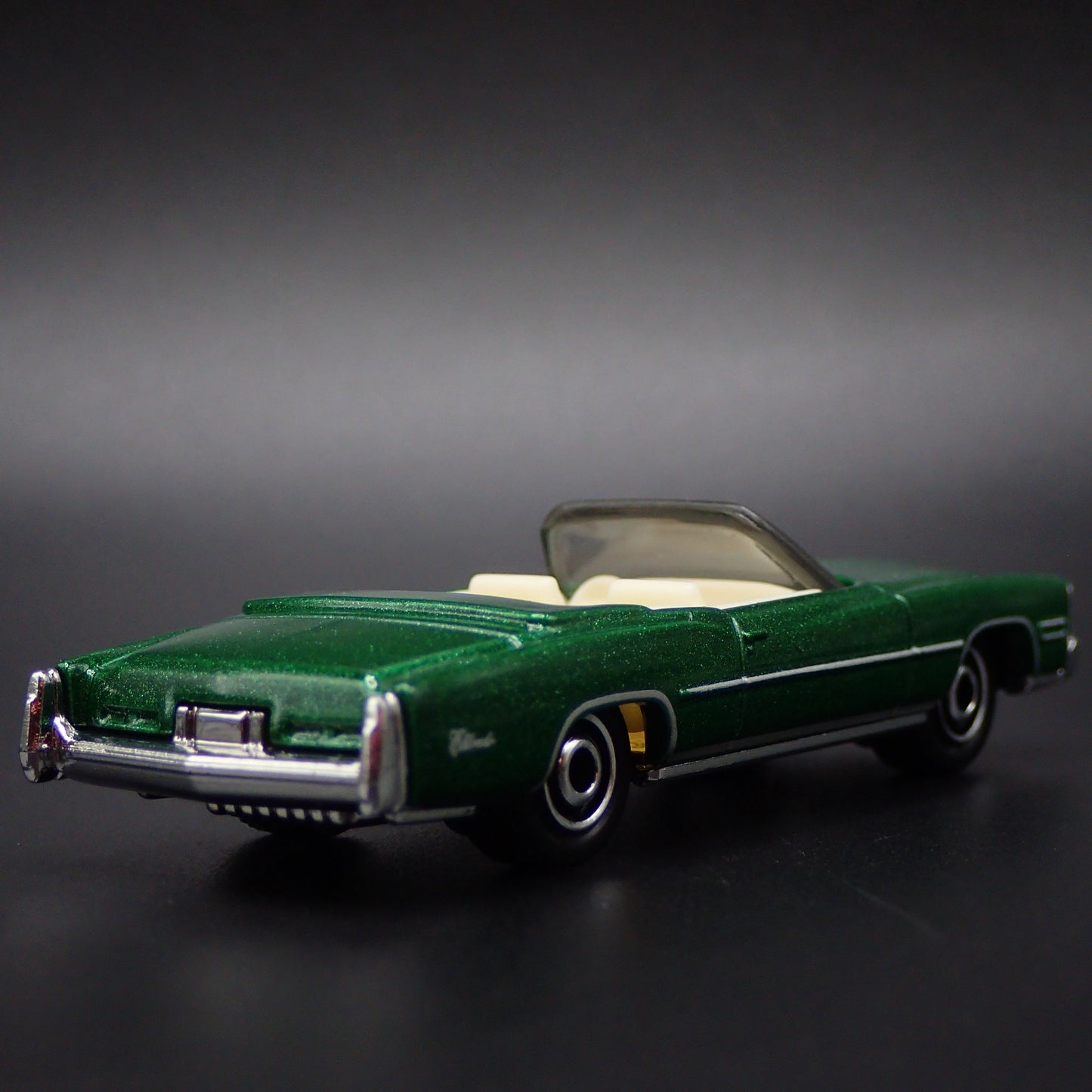 1975 75 CADDY CADILLAC ELDORADO CONVERTIBLE 1:64 SCALE DIORAMA DIECAST MODEL CAR