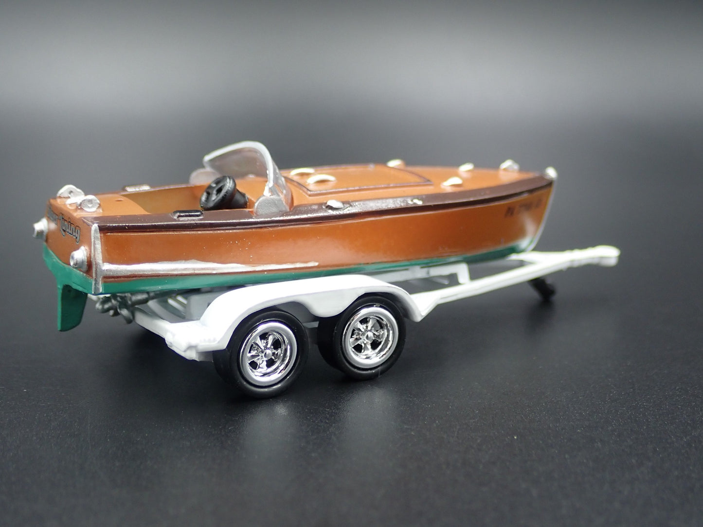 VINTAGE WOODEN SPEEDSTER BOAT ON TRAILER RARE 1/64 SCALE DIORAMA PROP MODEL BOAT