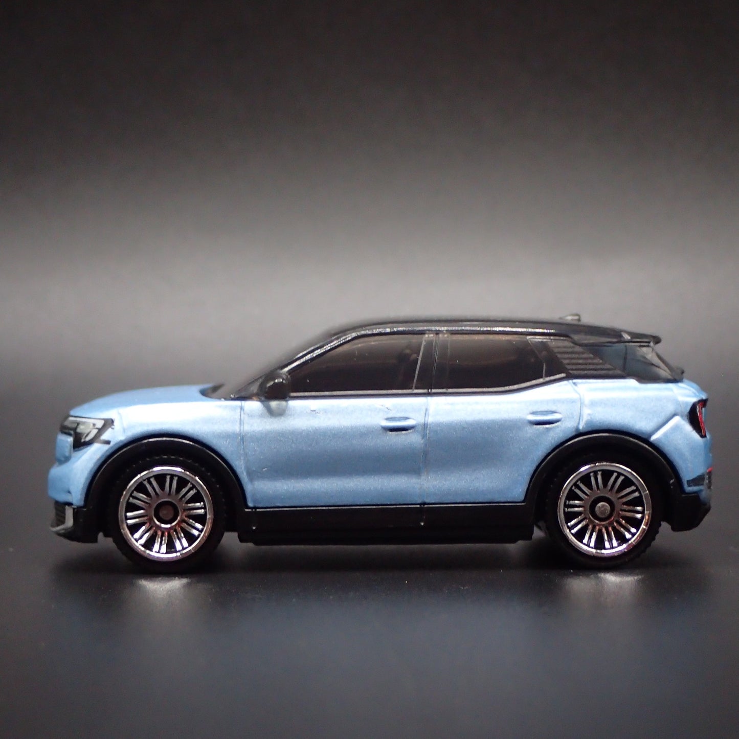 2024-2025 FORD EXPLORER BEV ELECTRIC SUV 1/64 MB SCALE DIORAMA DIECAST MODEL CAR