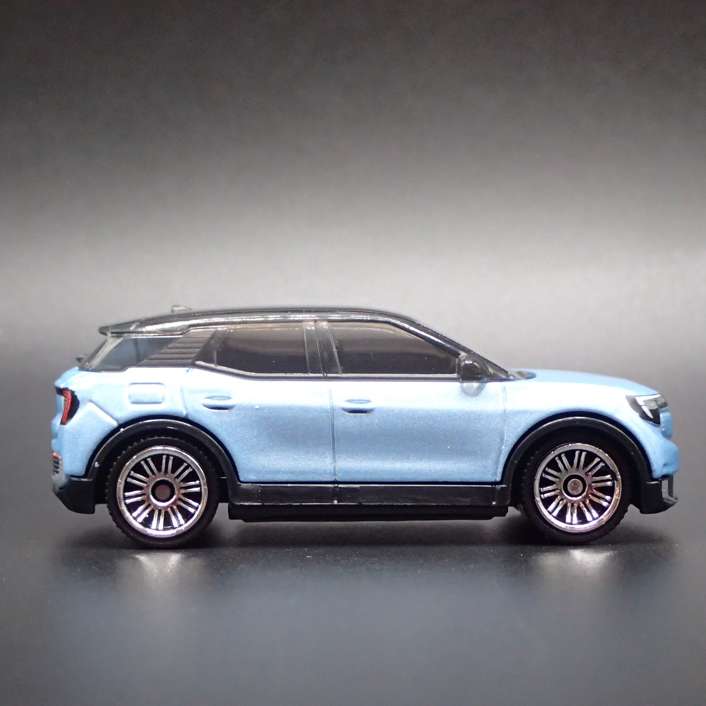 2024-2025 FORD EXPLORER BEV ELECTRIC SUV 1/64 MB SCALE DIORAMA DIECAST MODEL CAR