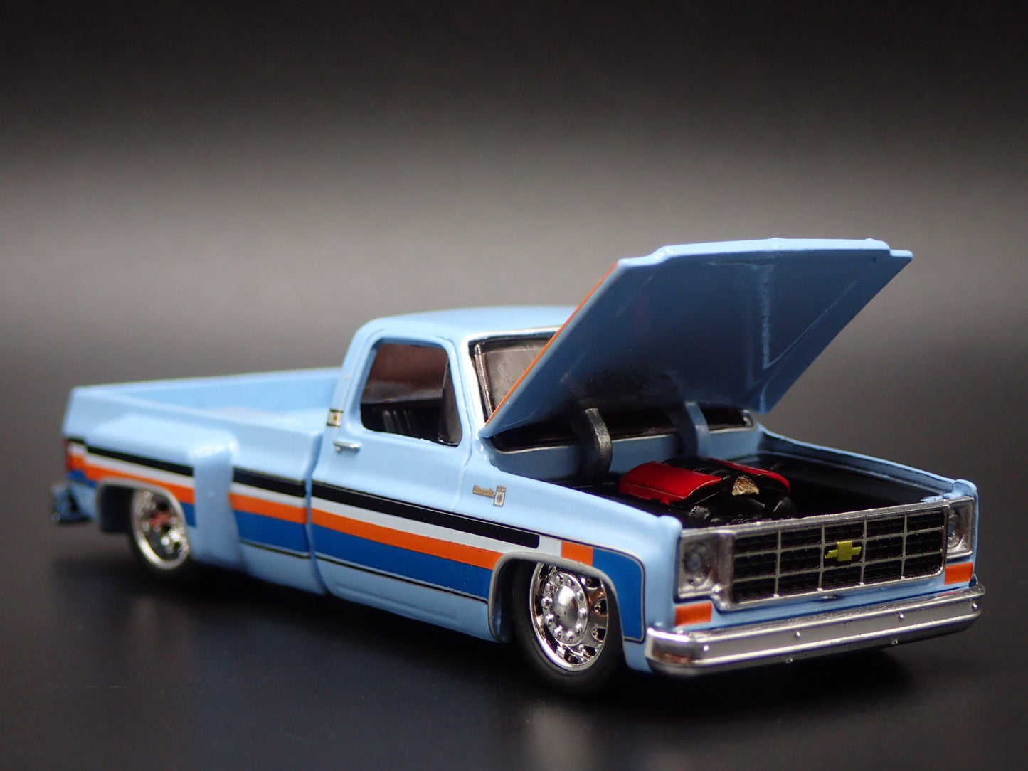 1978 CHEVY CHEVROLET SILVERADO 30 DUALLY SQUAREBODY TRUCK 1/64 DIECAST MODEL CAR