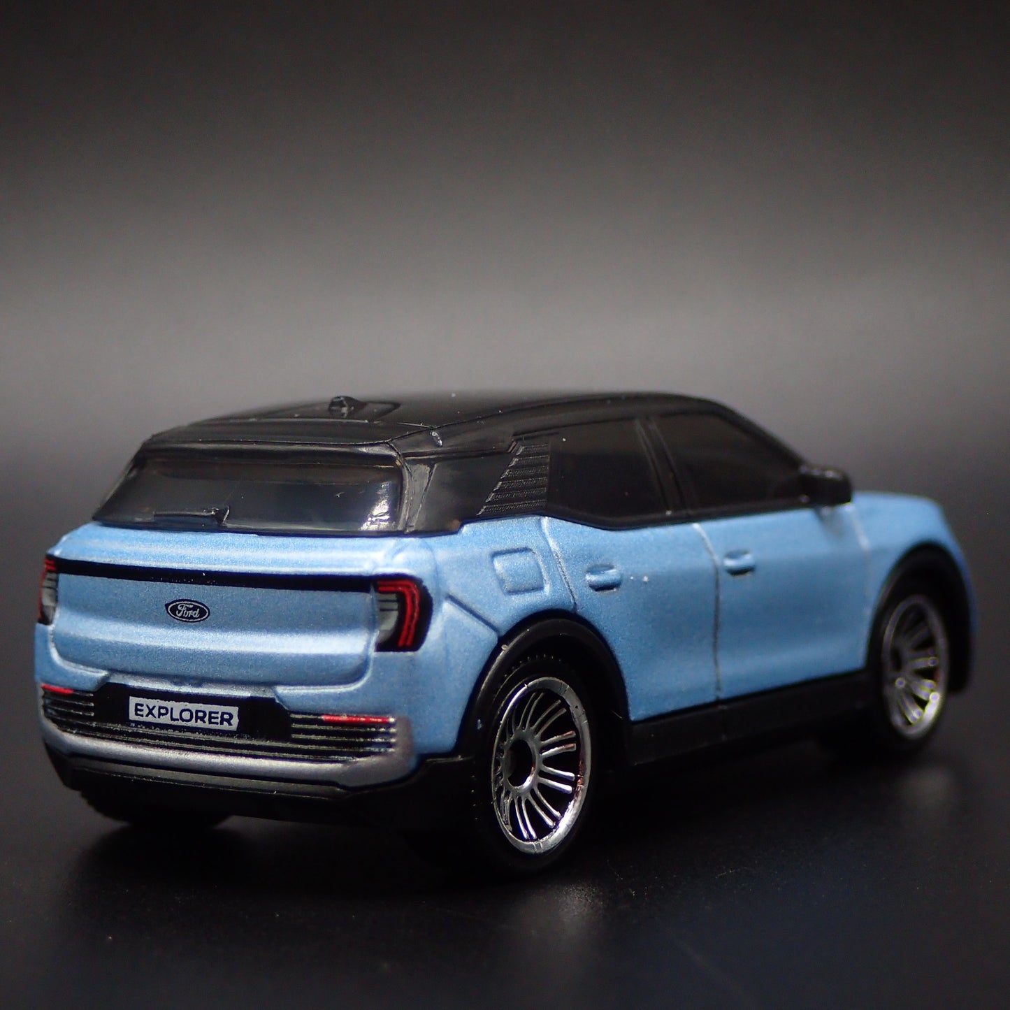 2024-2025 FORD EXPLORER BEV ELECTRIC SUV 1/64 MB SCALE DIORAMA DIECAST MODEL CAR