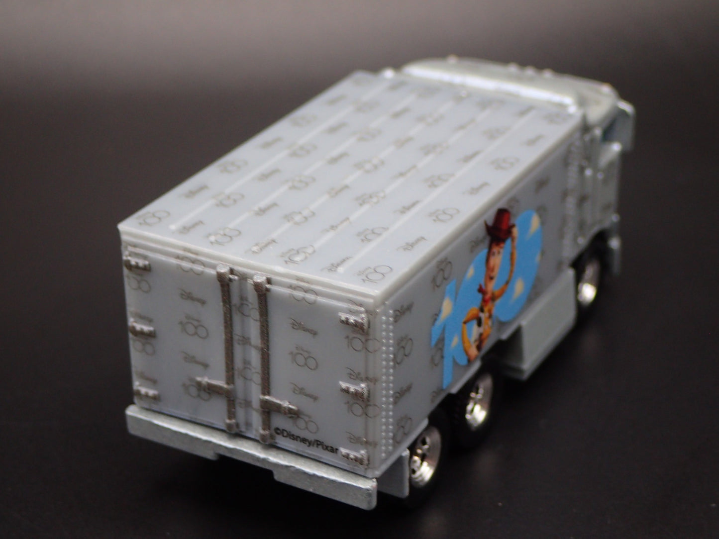 BOX DELIVERY TRUCK HIWAY HAULER WOODY 1:64 SCALE DIORAMA DIECAST MODEL CAR