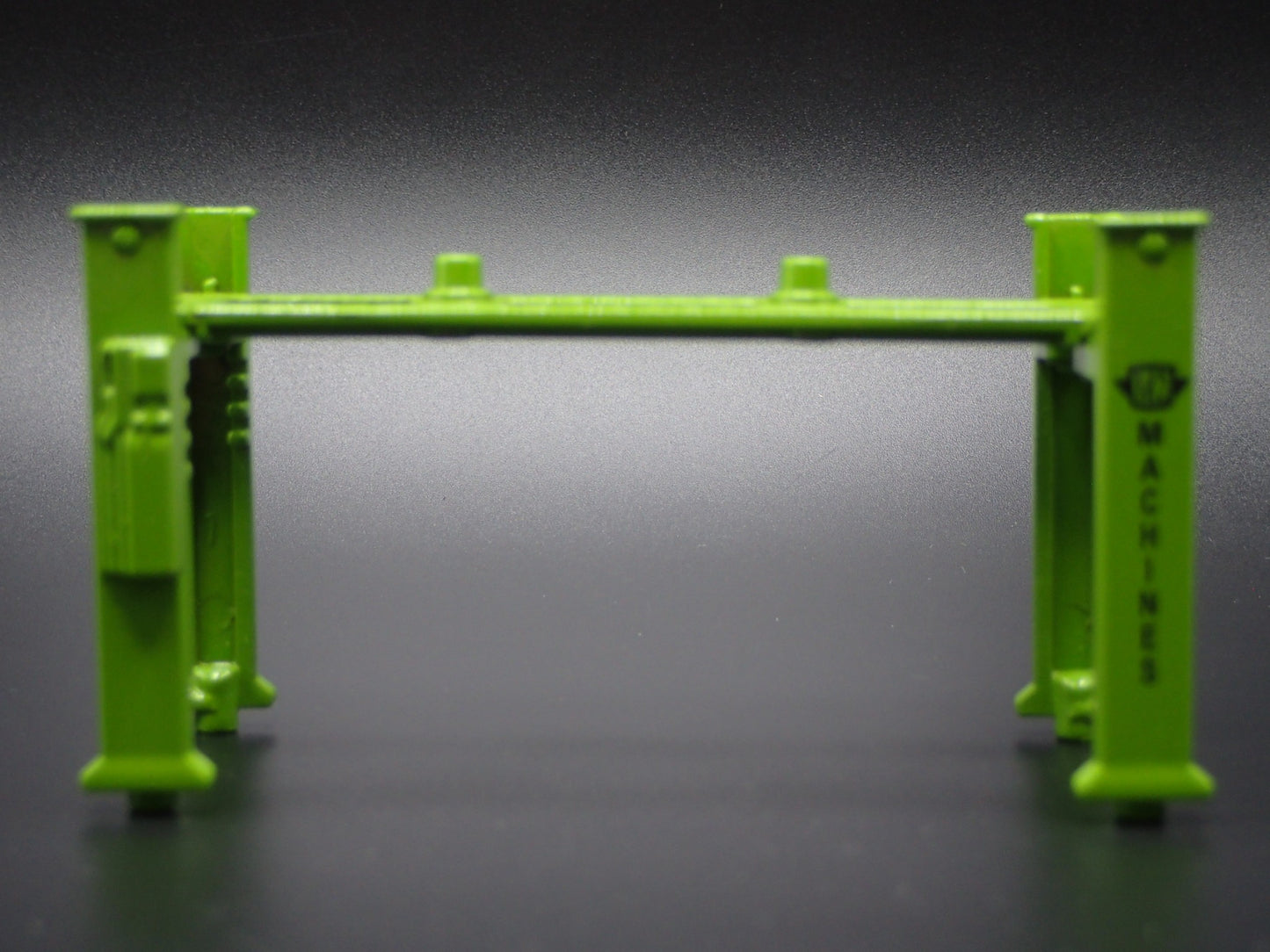 1:64 SCALE AUTO SHOP MECHANIC GARAGE 4 POST CAR LIFT DIORAMA MODEL DIECAST PROP