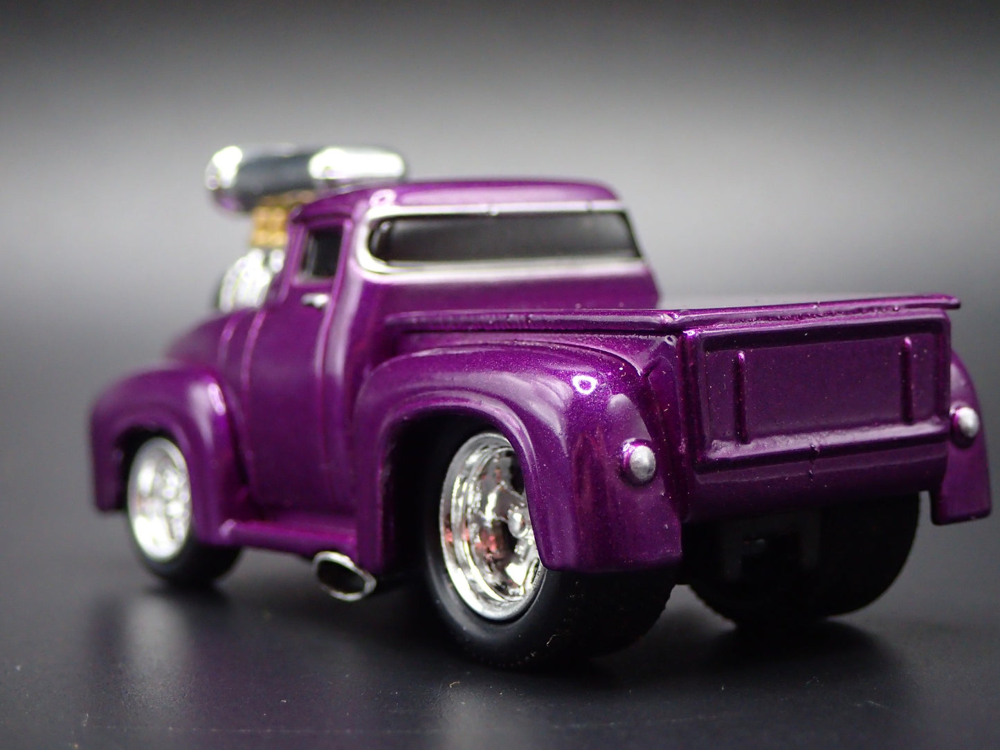 1956 56 FORD F100 PICKUP TRUCK 1:64 SCALE COLLECTIBLE DIORAMA DIECAST MODEL CAR