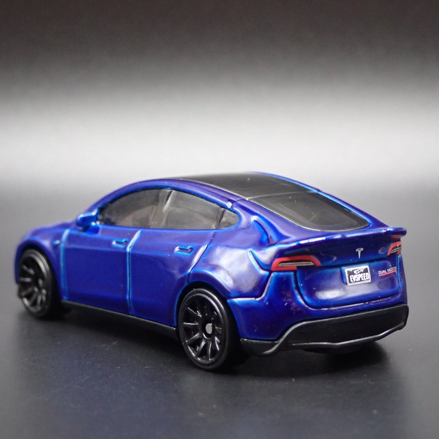 2020-2025 TESLA MODEL Y SUV 1:64 SCALE COLLECTIBLE DIORAMA DIECAST MODEL CAR