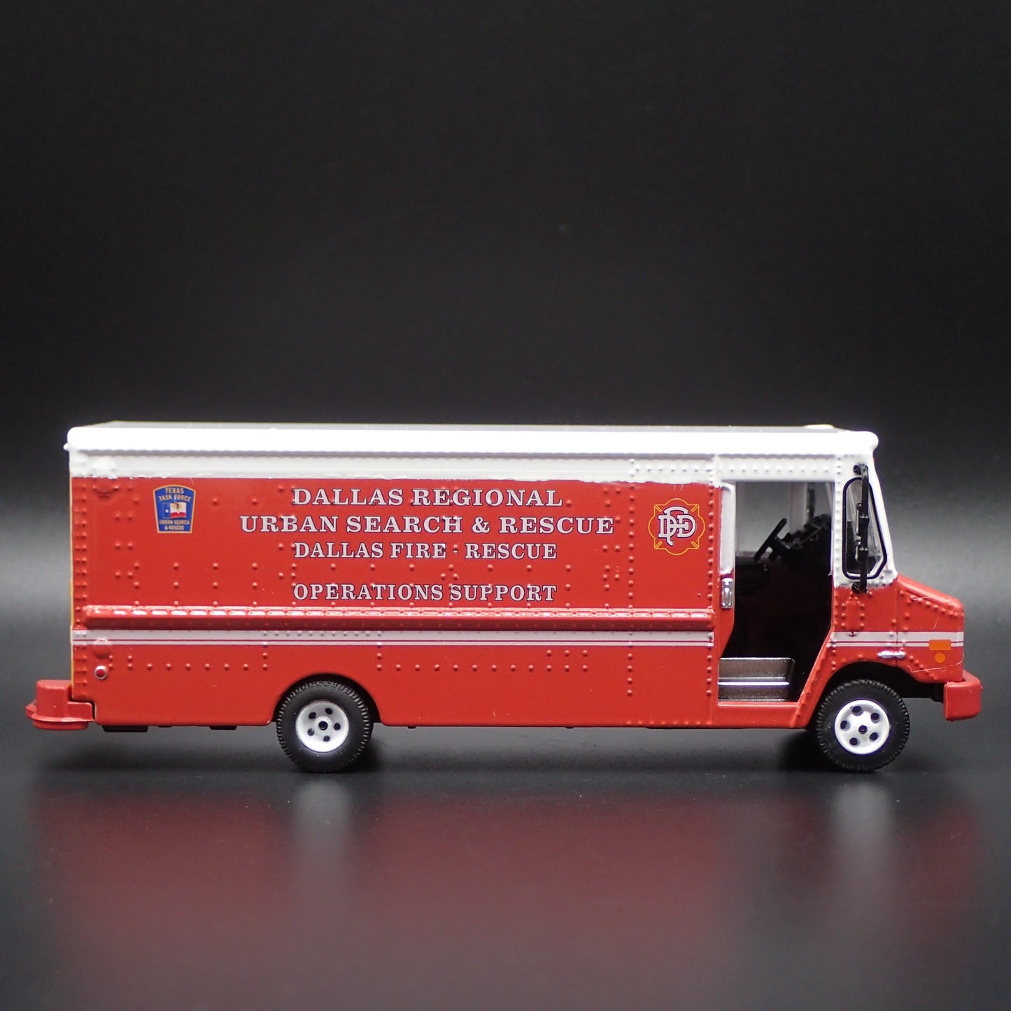 2019 DALLAS, TX URBAN SEARCH FIRE RESCUE DFD STEP VAN 1:64 SCALE DIECAST MODEL