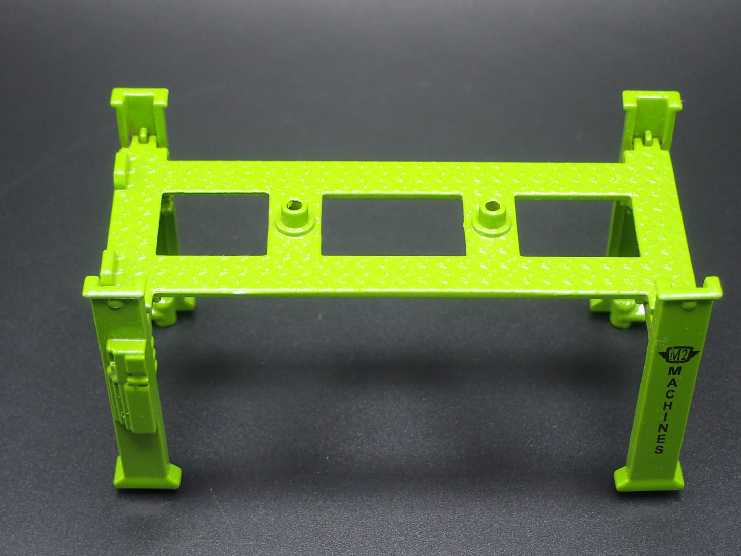 1:64 SCALE AUTO SHOP MECHANIC GARAGE 4 POST CAR LIFT DIORAMA MODEL DIECAST PROP