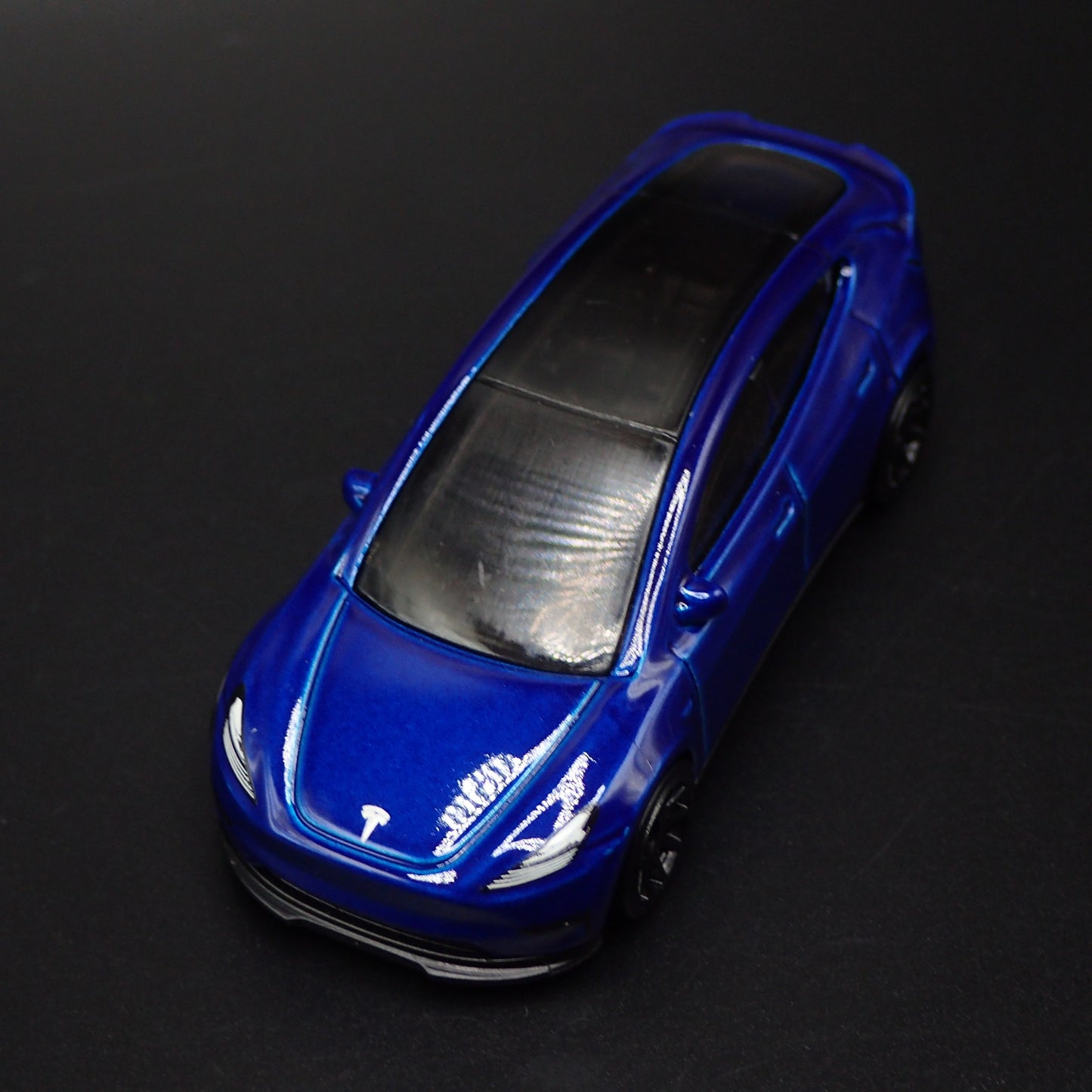 2020-2025 TESLA MODEL Y SUV 1:64 SCALE COLLECTIBLE DIORAMA DIECAST MODEL CAR