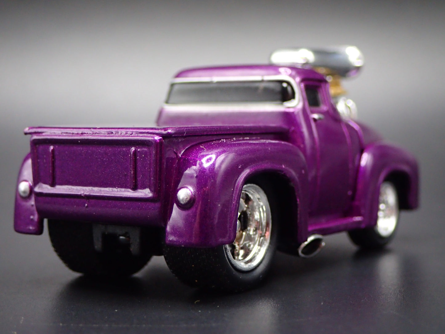 1956 56 FORD F100 PICKUP TRUCK 1:64 SCALE COLLECTIBLE DIORAMA DIECAST MODEL CAR