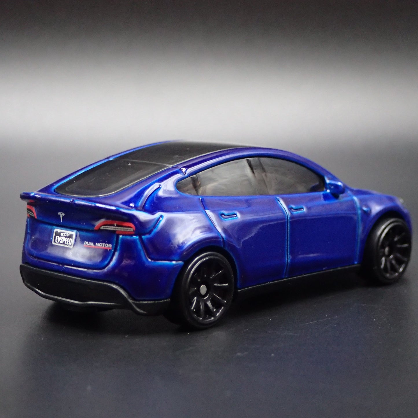 2020-2025 TESLA MODEL Y SUV 1:64 SCALE COLLECTIBLE DIORAMA DIECAST MODEL CAR