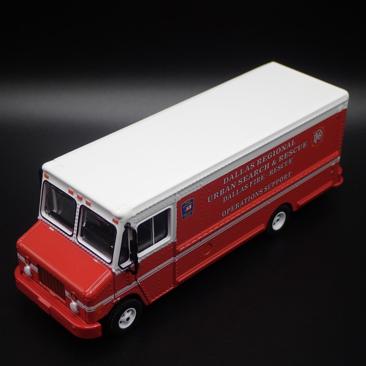 2019 DALLAS, TX URBAN SEARCH FIRE RESCUE DFD STEP VAN 1:64 SCALE DIECAST MODEL