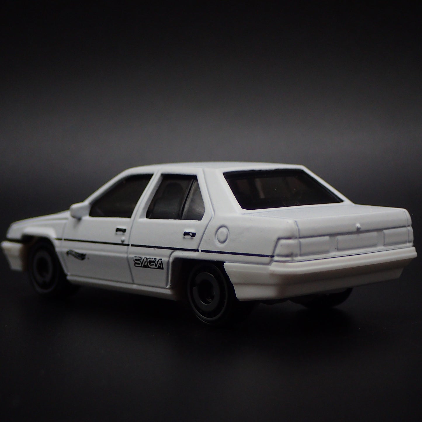 1985-1992 PROTON SAGA 4 FOUR DOOR WHITE 1:64 SCALE DIORAMA DIECAST MODEL CAR