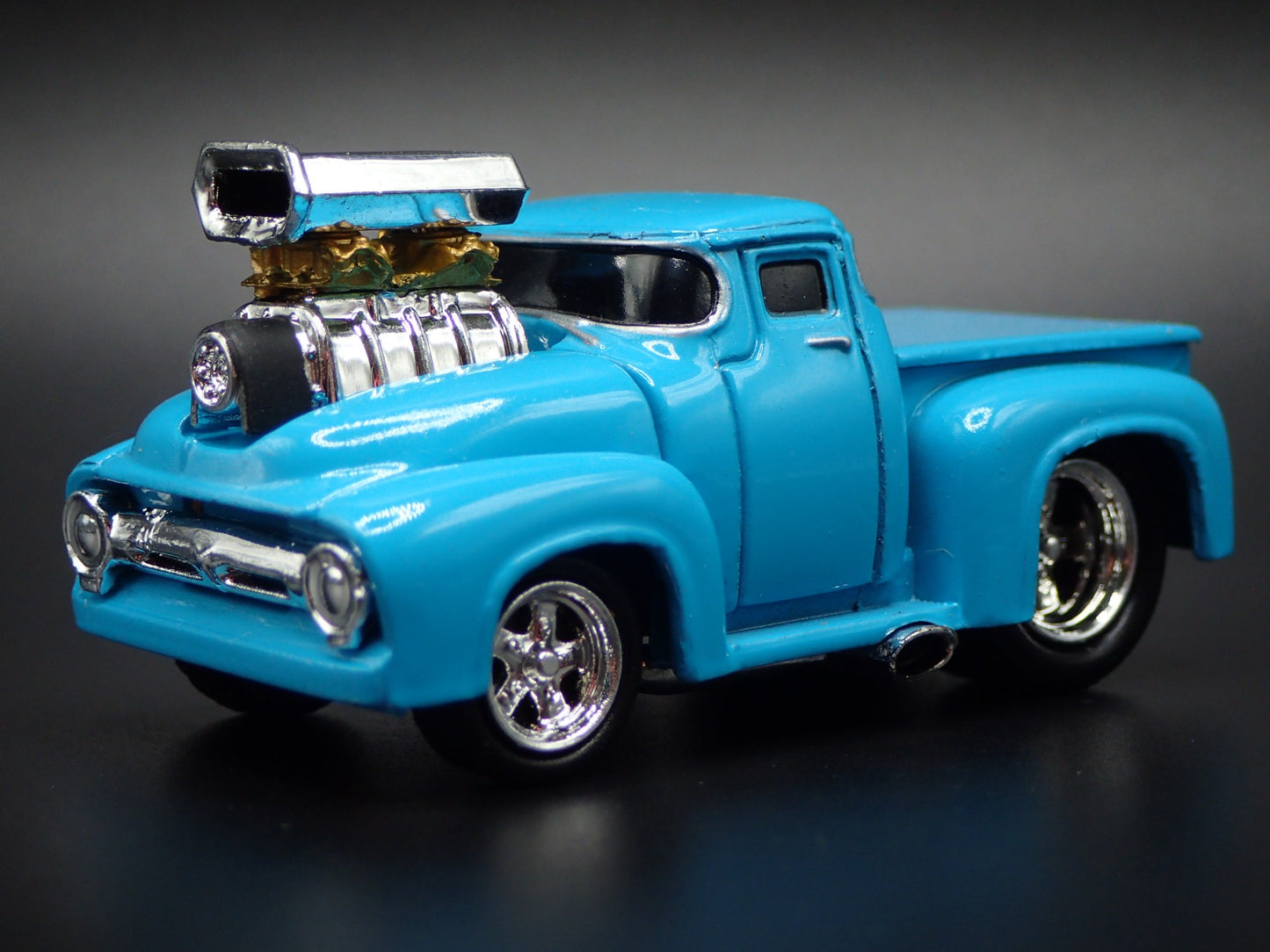 1956 56 FORD F100 PICKUP TRUCK 1:64 SCALE COLLECTIBLE DIORAMA DIECAST MODEL CAR