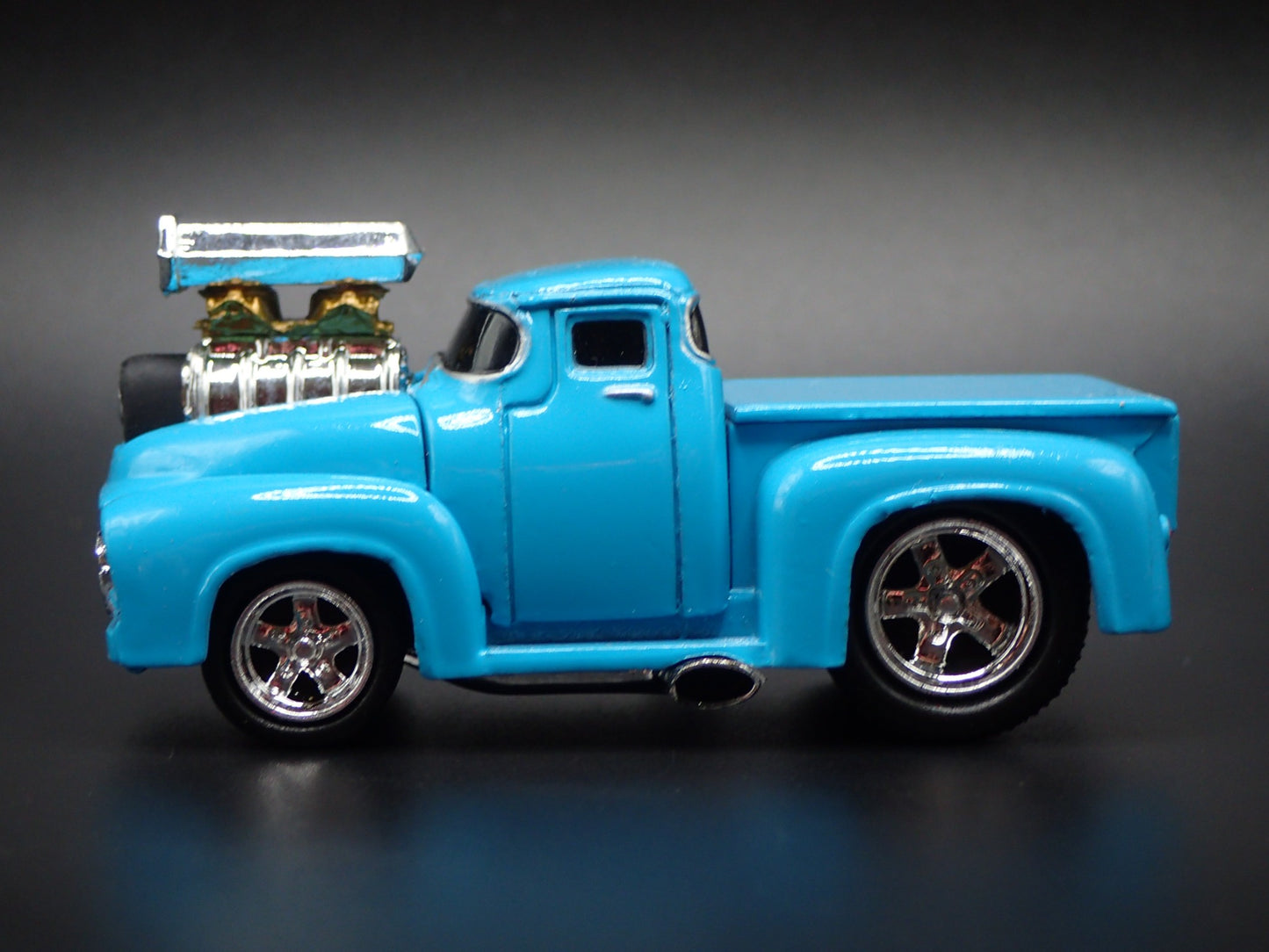 1956 56 FORD F100 PICKUP TRUCK 1:64 SCALE COLLECTIBLE DIORAMA DIECAST MODEL CAR