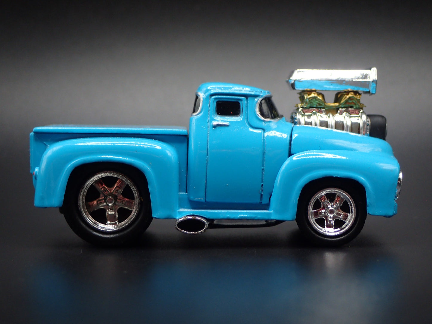 1956 56 FORD F100 PICKUP TRUCK 1:64 SCALE COLLECTIBLE DIORAMA DIECAST MODEL CAR