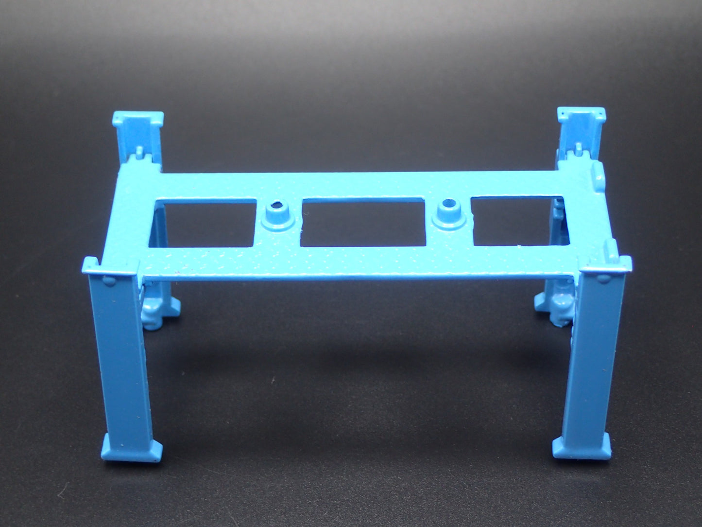 VOLKSWAGEN VW 1:64 SCALE AUTO SHOP MECHANIC GARAGE 4 POST CAR LIFT MODEL DIECAST