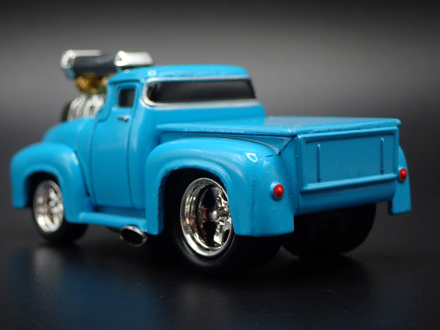 1956 56 FORD F100 PICKUP TRUCK 1:64 SCALE COLLECTIBLE DIORAMA DIECAST MODEL CAR