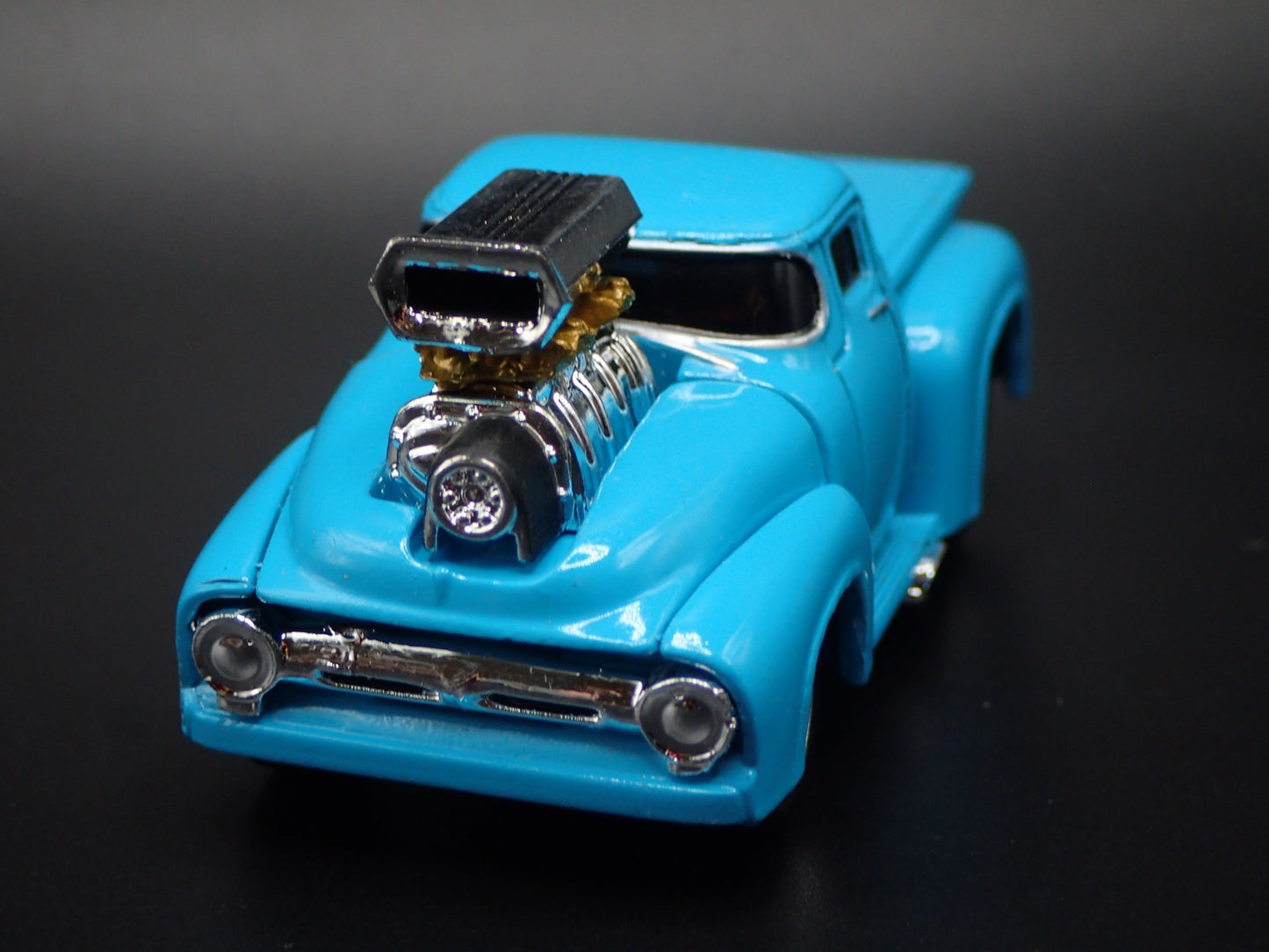 1956 56 FORD F100 PICKUP TRUCK 1:64 SCALE COLLECTIBLE DIORAMA DIECAST MODEL CAR