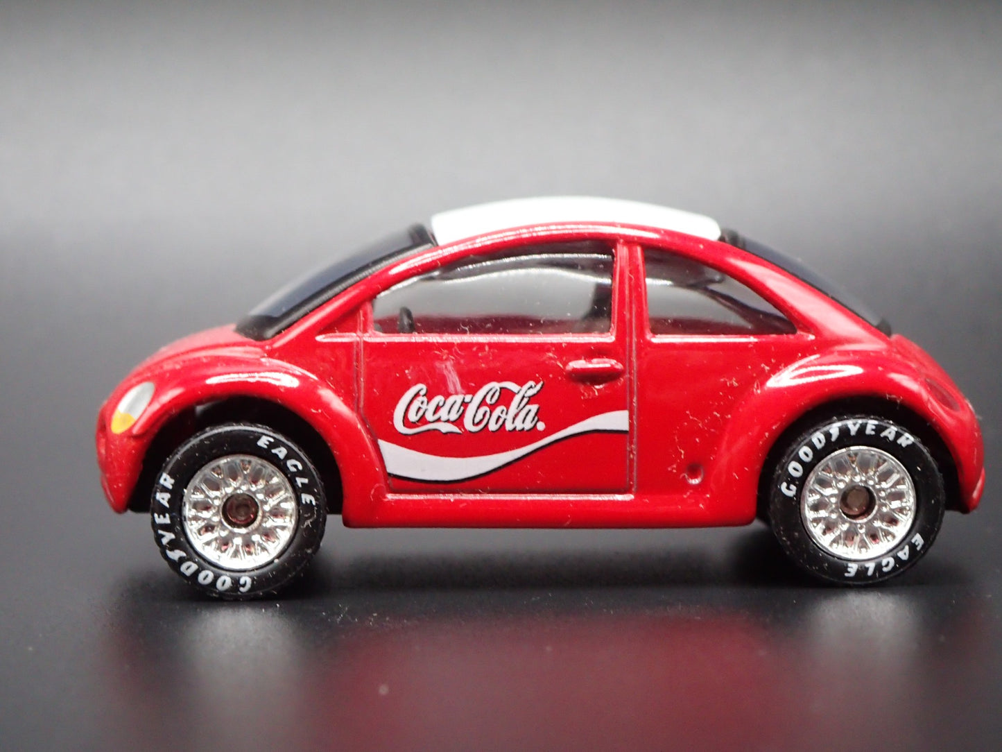 1998-2011 VW VOLKSWAGEN NEW BEETLE BUG COCA-COLA 1:64 SCALE DIECAST MODEL CAR