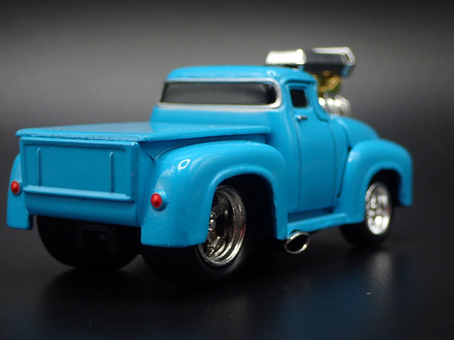 1956 56 FORD F100 PICKUP TRUCK 1:64 SCALE COLLECTIBLE DIORAMA DIECAST MODEL CAR