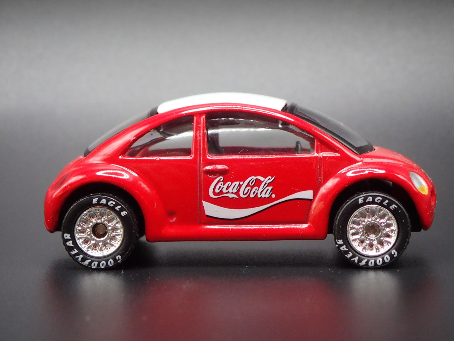 1998-2011 VW VOLKSWAGEN NEW BEETLE BUG COCA-COLA 1:64 SCALE DIECAST MODEL CAR