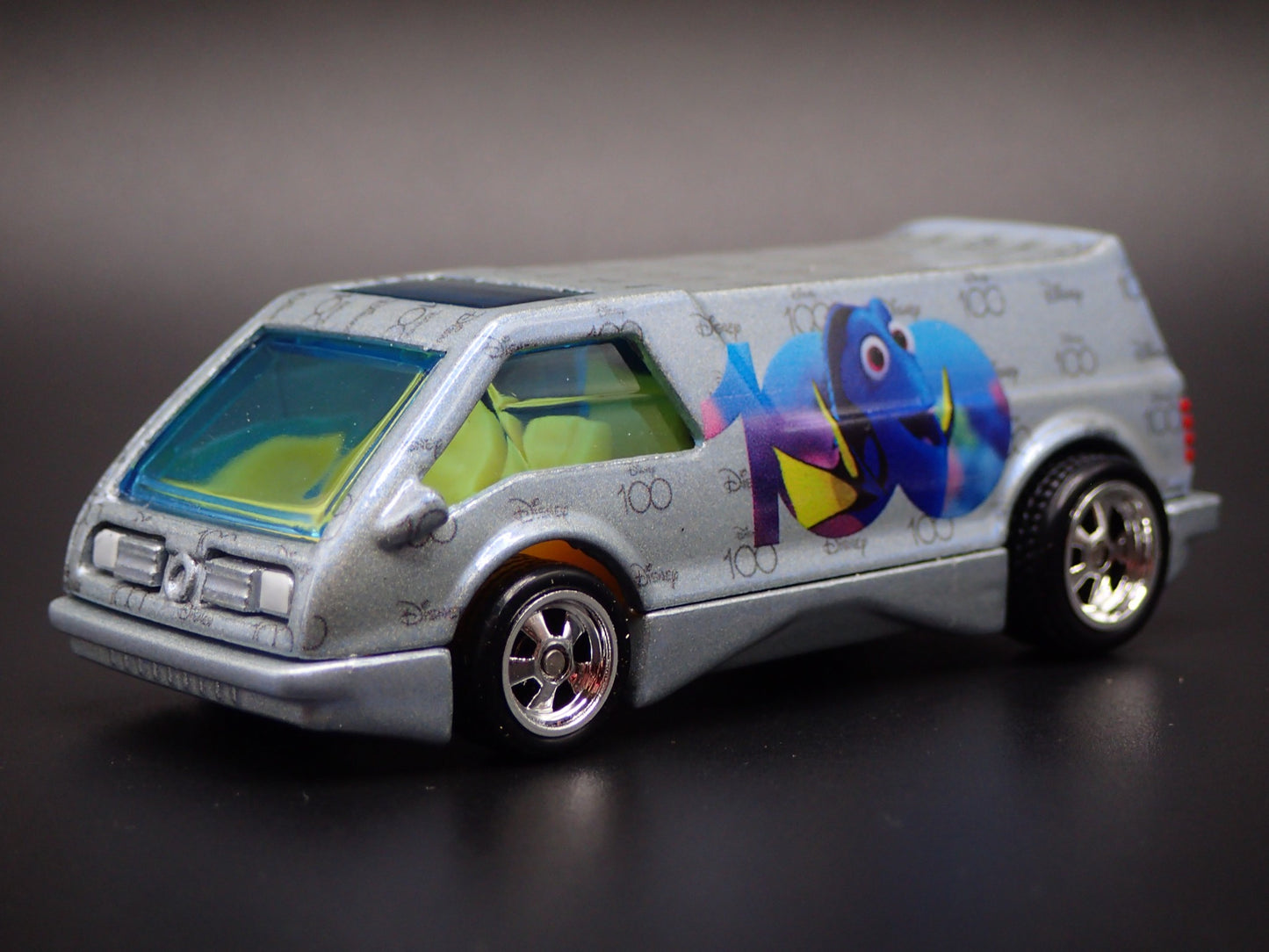 RETRO DELIVERY DREAM VAN XGW DORY NEMO 1:64 SCALE DIORAMA DIECAST MODEL CAR