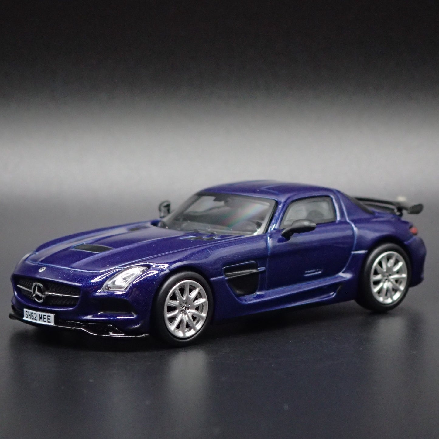 2013-2015 MERCEDES BENZ SLS AMG COUPE BLACK SERIES 1:64 SCALE DIECAST MODEL CAR
