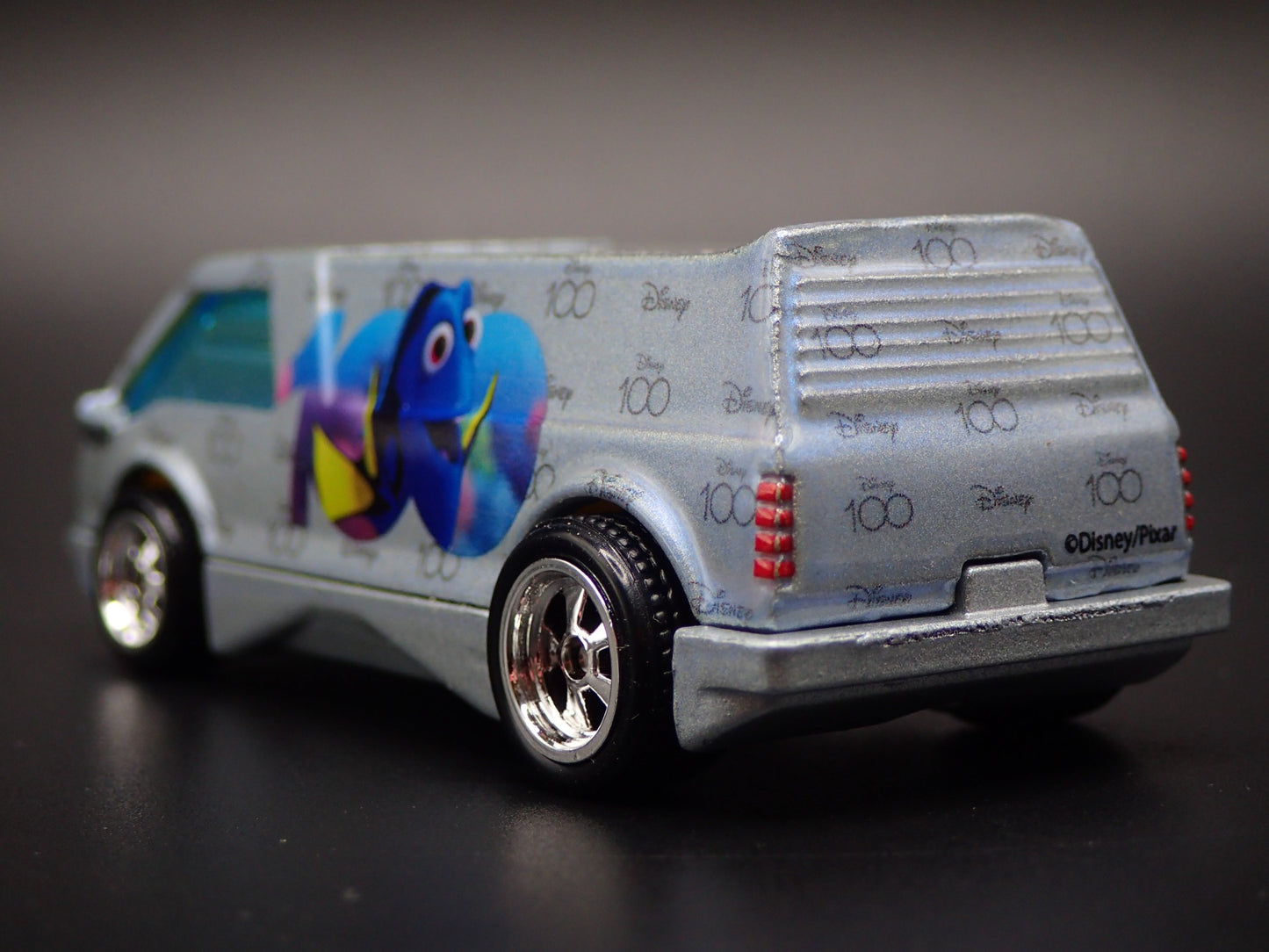 RETRO DELIVERY DREAM VAN XGW DORY NEMO 1:64 SCALE DIORAMA DIECAST MODEL CAR