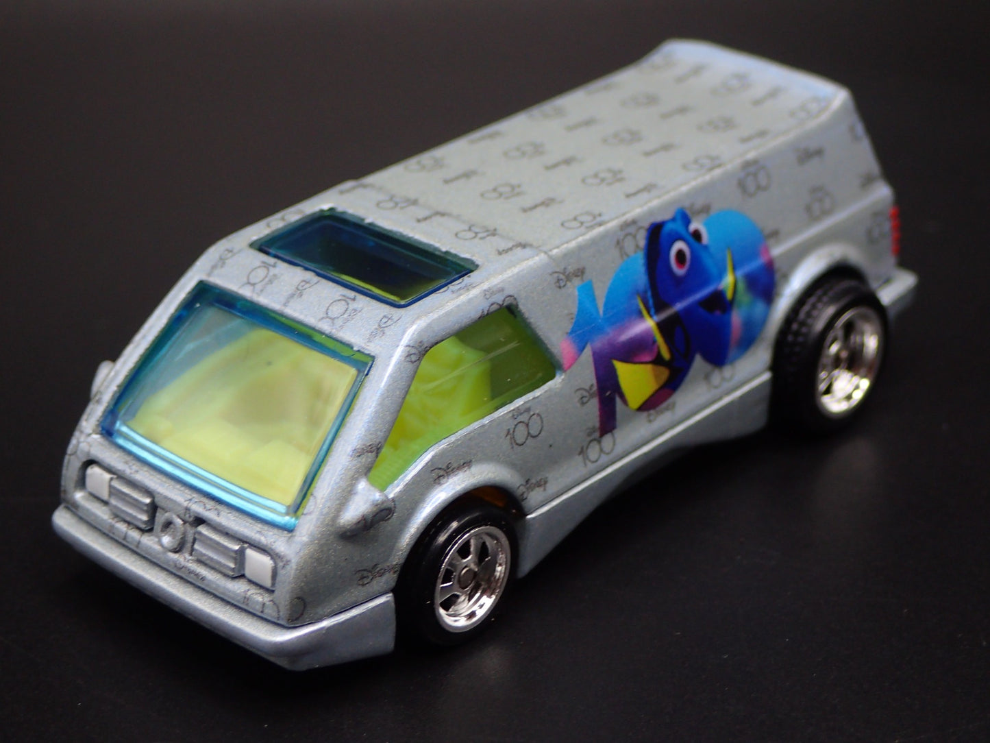 RETRO DELIVERY DREAM VAN XGW DORY NEMO 1:64 SCALE DIORAMA DIECAST MODEL CAR