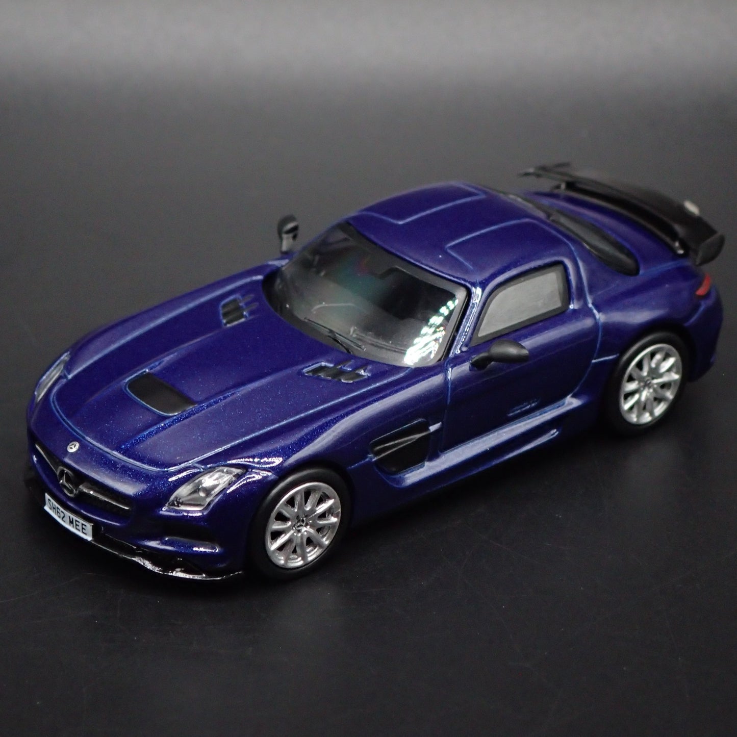 2013-2015 MERCEDES BENZ SLS AMG COUPE BLACK SERIES 1:64 SCALE DIECAST MODEL CAR
