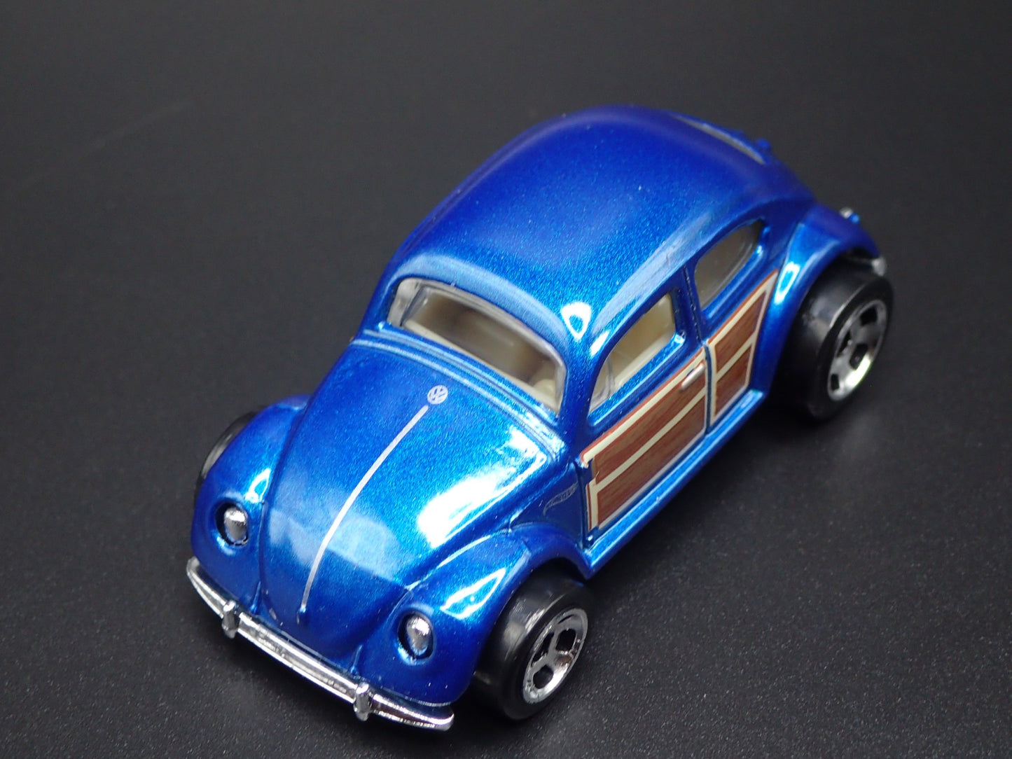 1960-1967 VW VOLKSWAGEN CLASSIC BEETLE BUG 1:64 SCALE DIORAMA DIECAST MODEL CAR