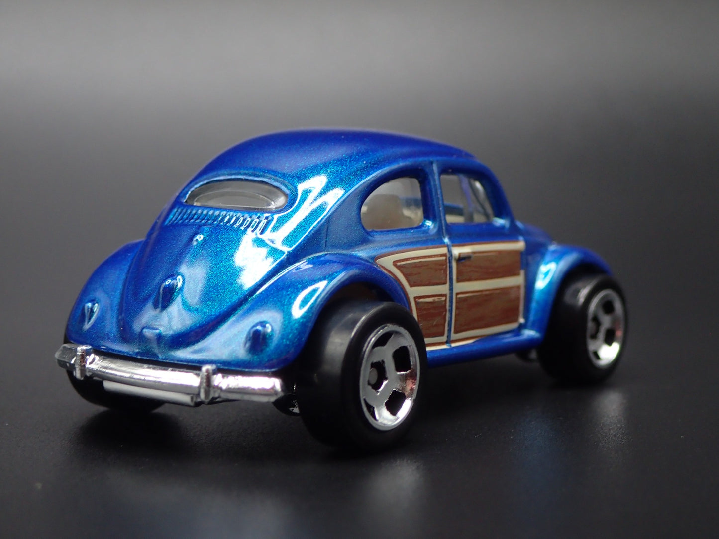 1960-1967 VW VOLKSWAGEN CLASSIC BEETLE BUG 1:64 SCALE DIORAMA DIECAST MODEL CAR
