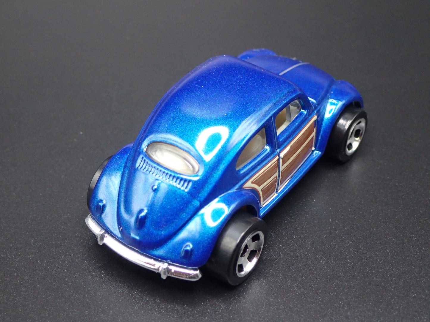 1960-1967 VW VOLKSWAGEN CLASSIC BEETLE BUG 1:64 SCALE DIORAMA DIECAST MODEL CAR