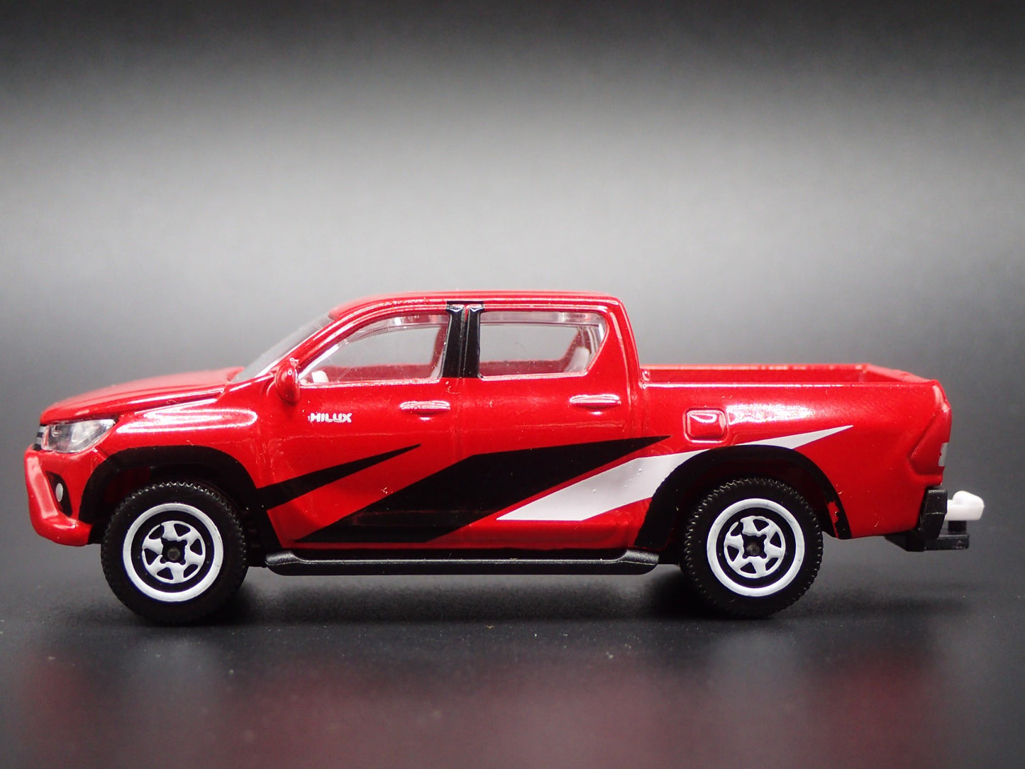 2015-2025 TOYOTA HILUX REVO PICKUP TRUCK 1/64 SCALE DIORAMA DIECAST MODEL CAR