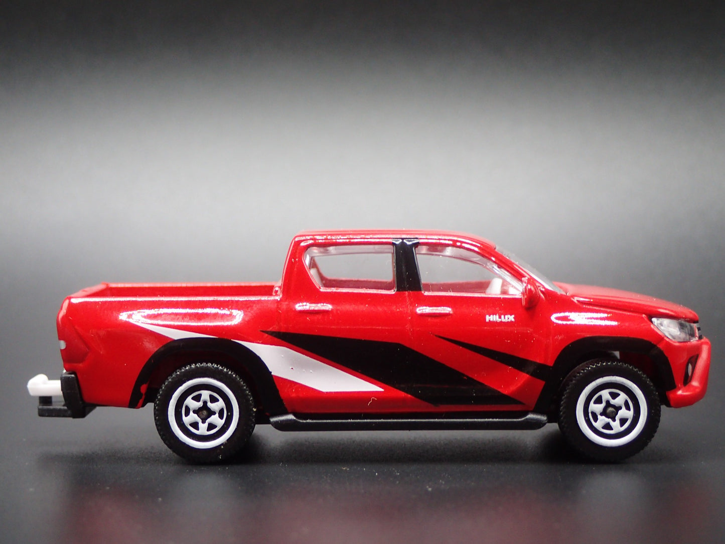 2015-2025 TOYOTA HILUX REVO PICKUP TRUCK 1/64 SCALE DIORAMA DIECAST MODEL CAR