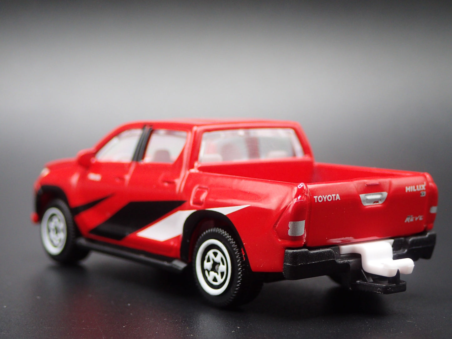 2015-2025 TOYOTA HILUX REVO PICKUP TRUCK 1/64 SCALE DIORAMA DIECAST MODEL CAR