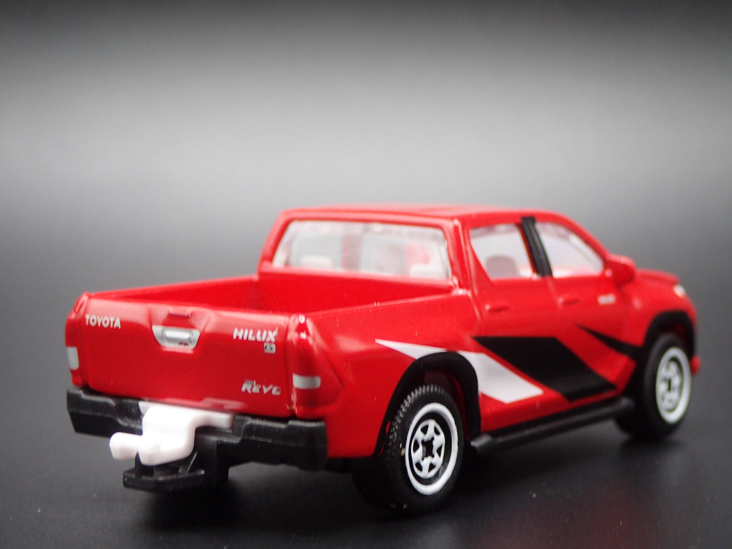 2015-2025 TOYOTA HILUX REVO PICKUP TRUCK 1/64 SCALE DIORAMA DIECAST MODEL CAR