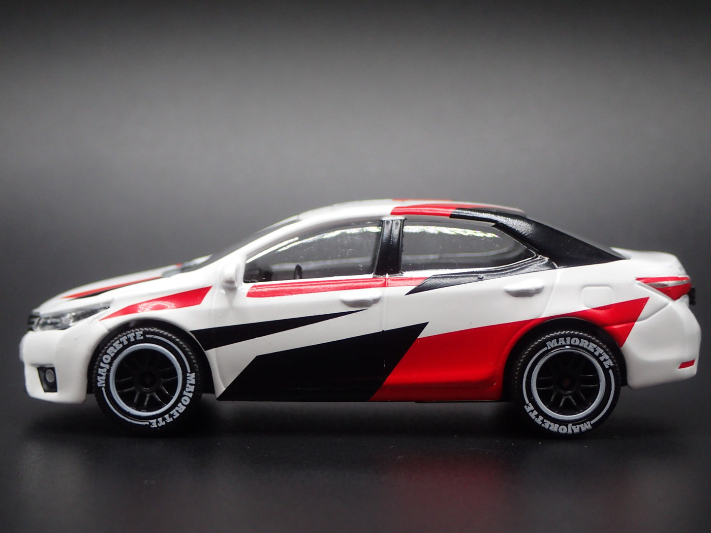 2018-2025 TOYOTA COROLLA ALTIS 1/64 SCALE COLLECTIBLE DIORAMA DIECAST MODEL CAR