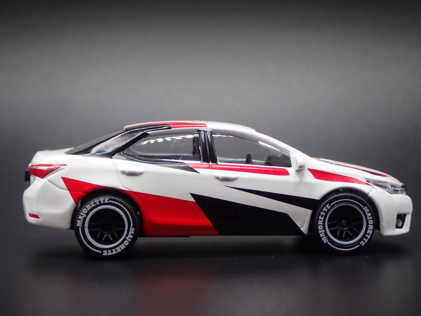 2018-2025 TOYOTA COROLLA ALTIS 1/64 SCALE COLLECTIBLE DIORAMA DIECAST MODEL CAR