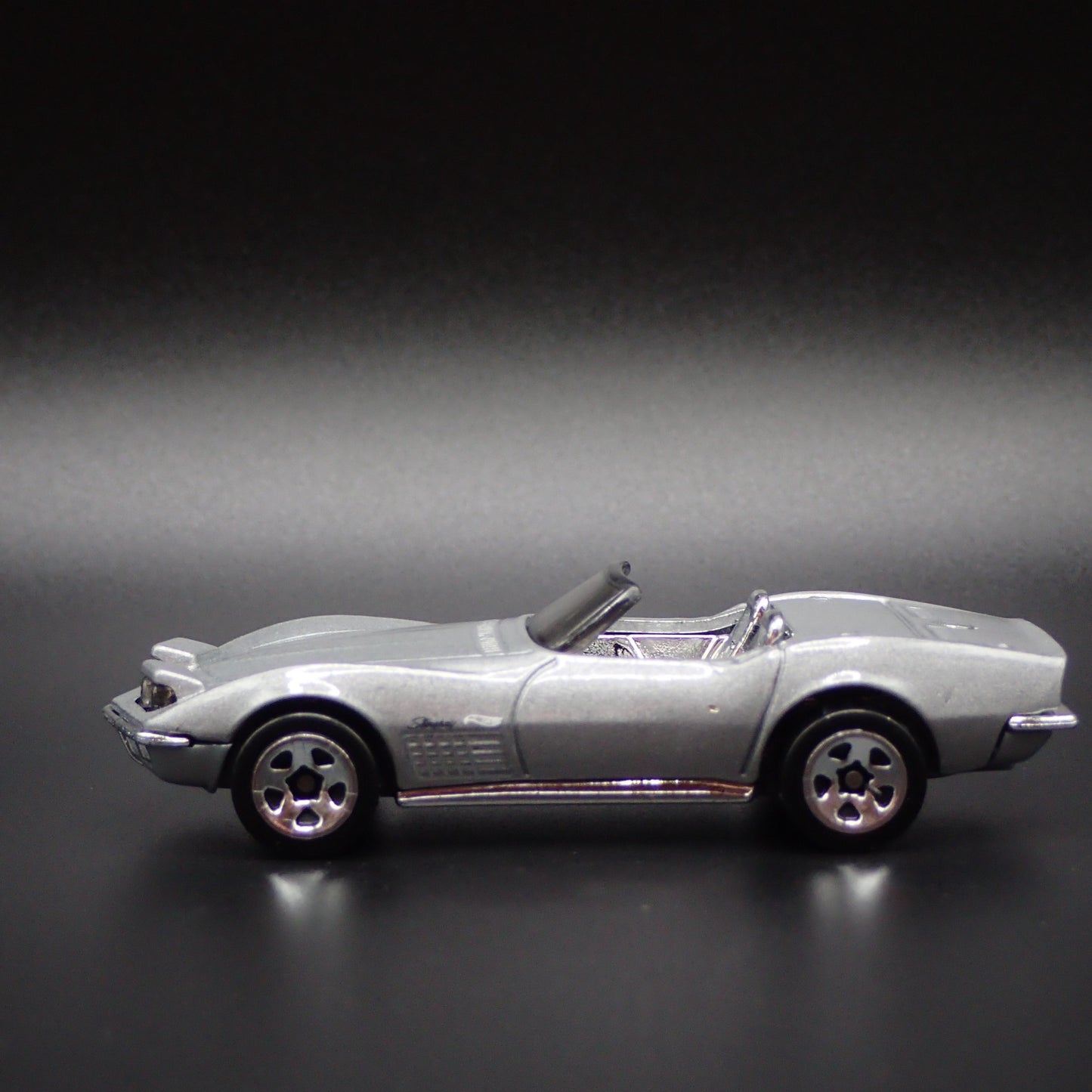 1972 CHEVY CHEVROLET CORVETTE STINGRAY CONVERTIBLE 1:64 SCALE DIECAST MODEL CAR