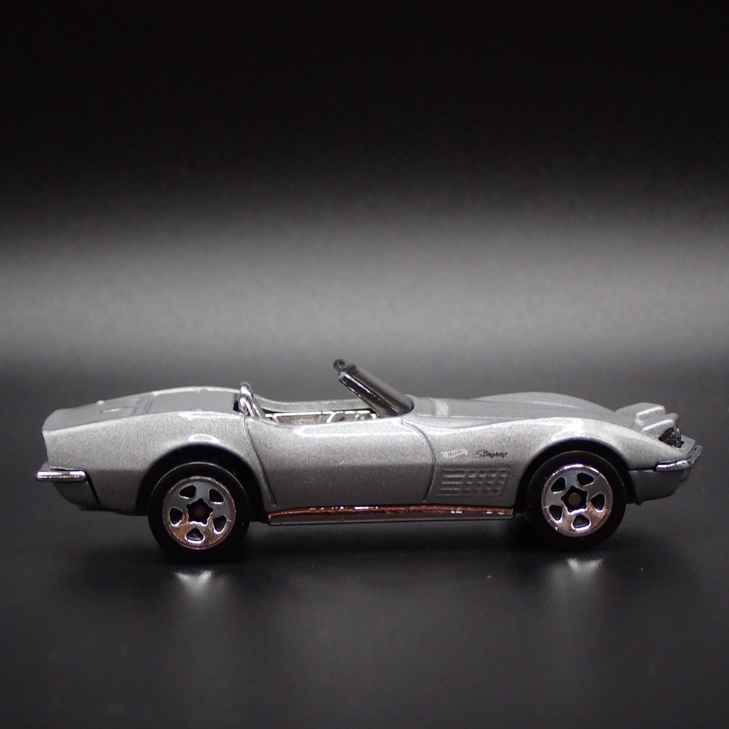 1972 CHEVY CHEVROLET CORVETTE STINGRAY CONVERTIBLE 1:64 SCALE DIECAST MODEL CAR