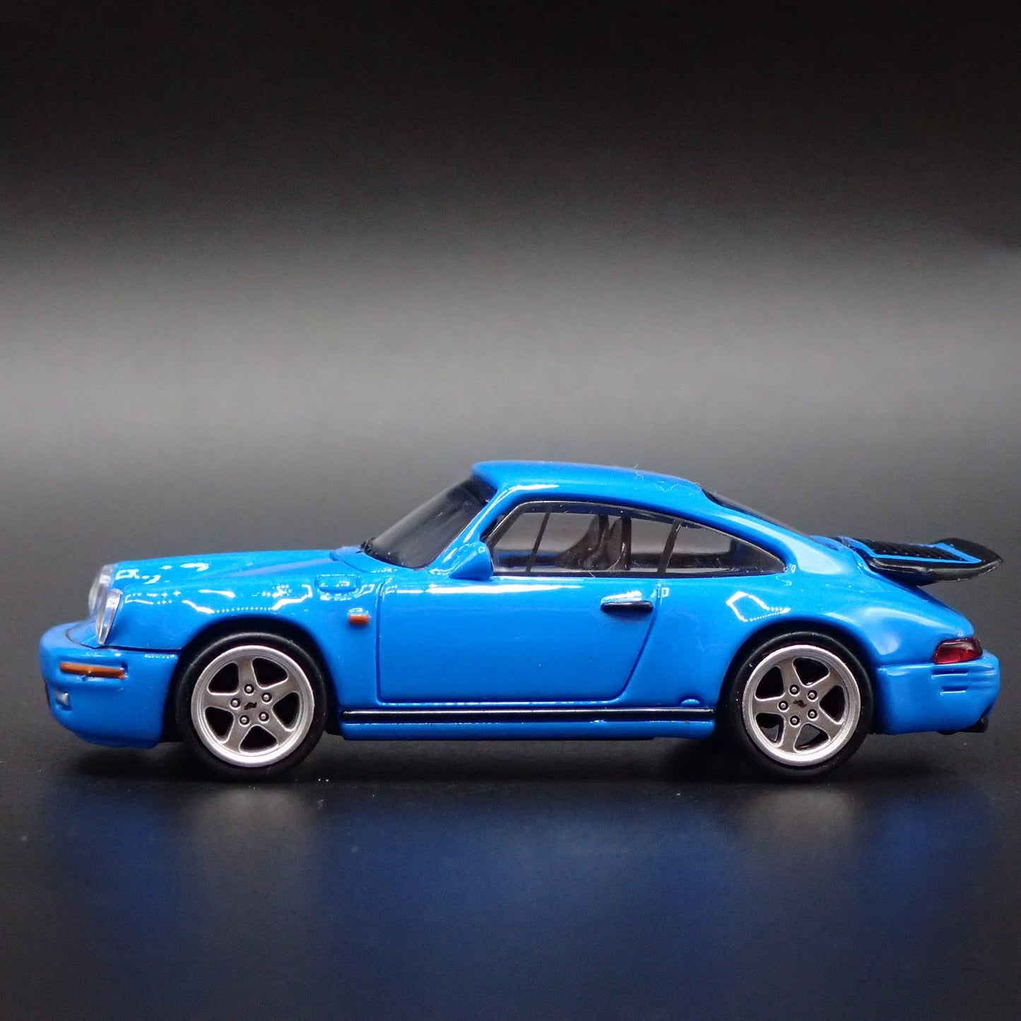 1987-1996 PORSCHE 911 CARRERA 3.2 RUF CTR 1:64 SCALE DIORAMA DIECAST MODEL CAR