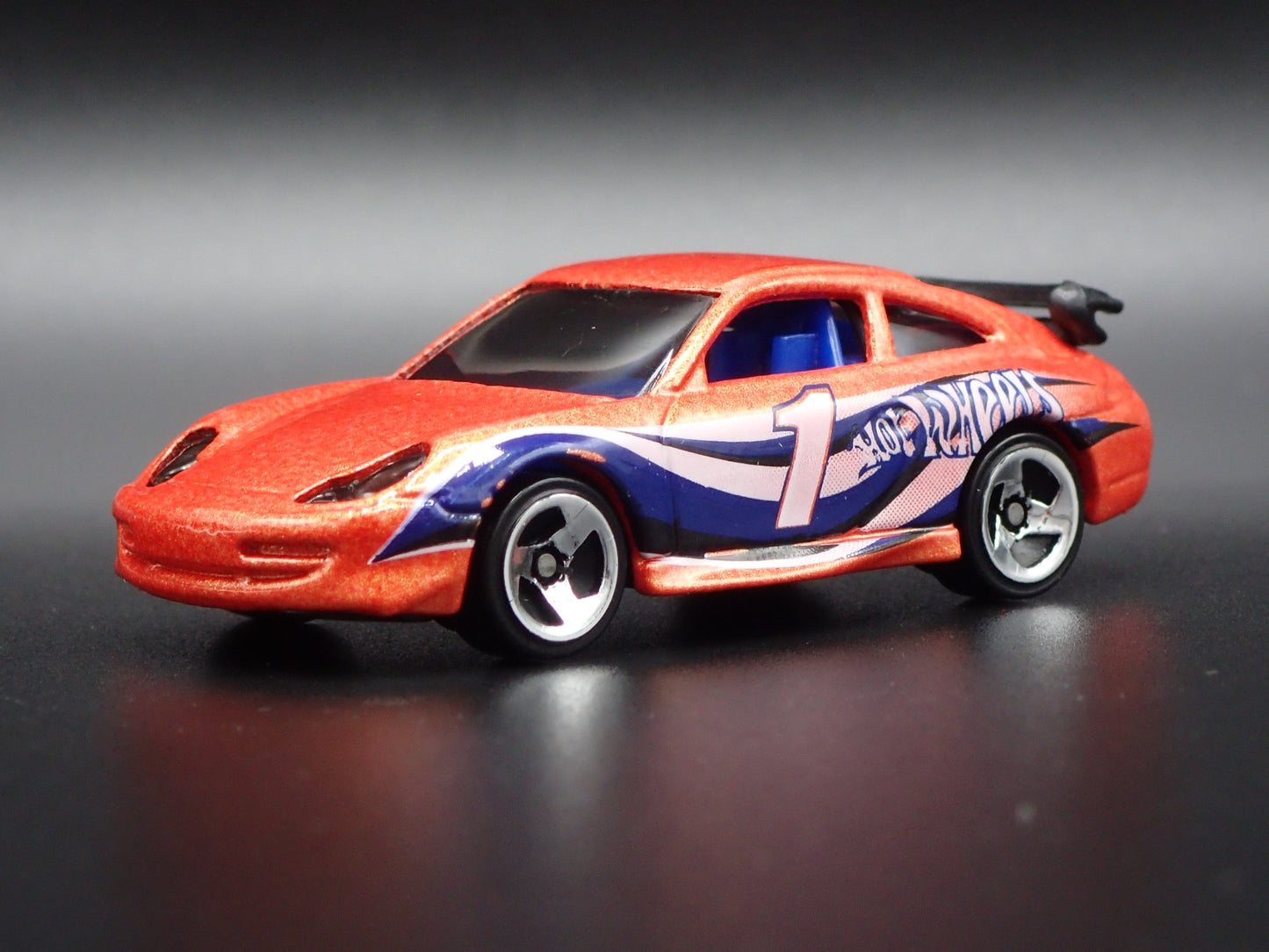 1999-2005 PORSCHE 911 GT3 CUP 996 ORANGE 1:64 SCALE DIORAMA  DIECAST MODEL CAR