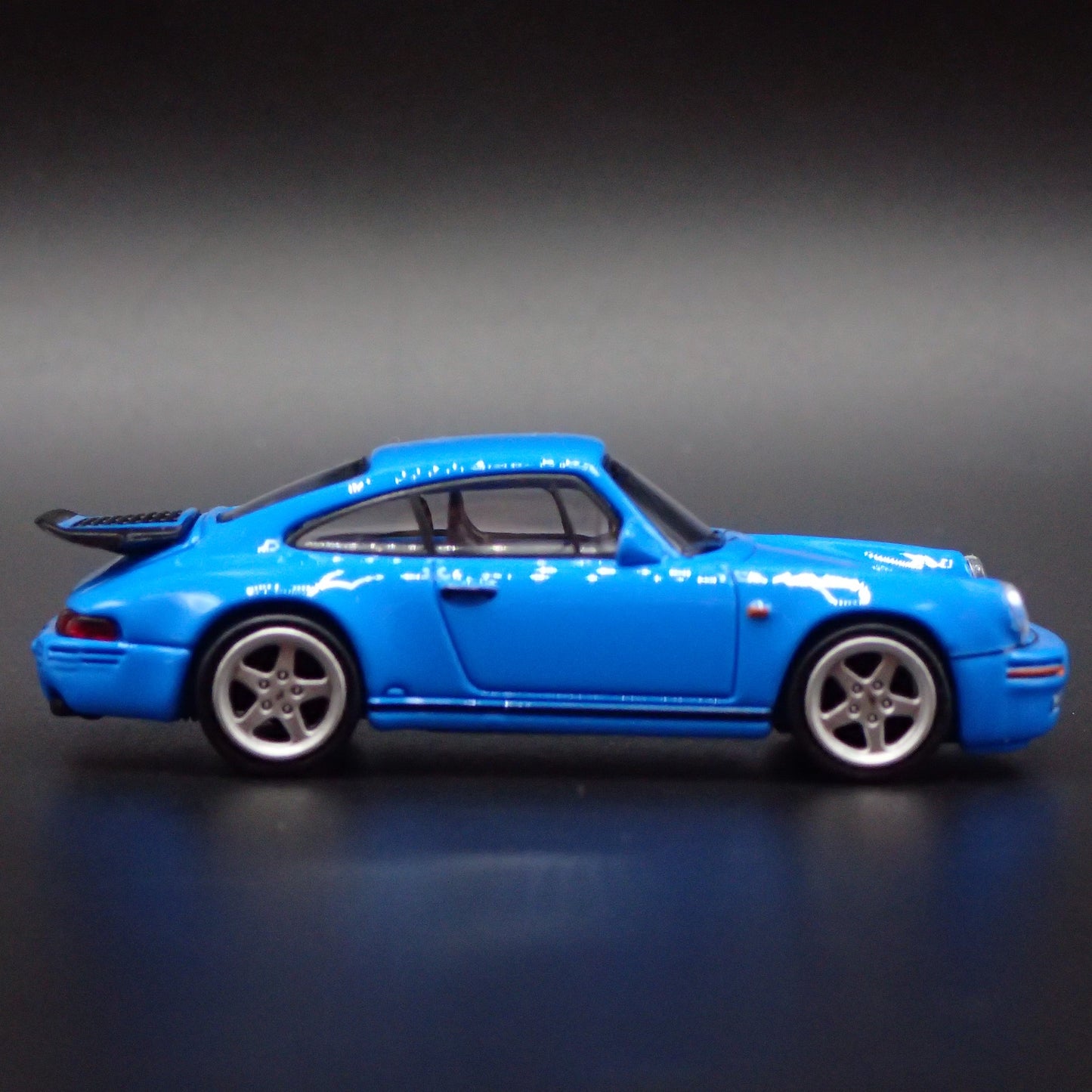1987-1996 PORSCHE 911 CARRERA 3.2 RUF CTR 1:64 SCALE DIORAMA DIECAST MODEL CAR